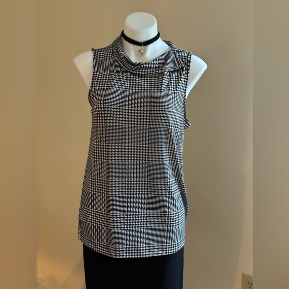 Banana Republic Silky Black & White Sleeveless folded Collar  Top SZ M Good Cond - Picture 1 of 7